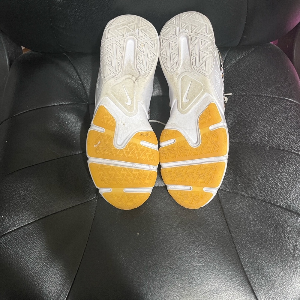 Nike Legend 2 Athletic Shoes (11.5) - Picture 2 of 7